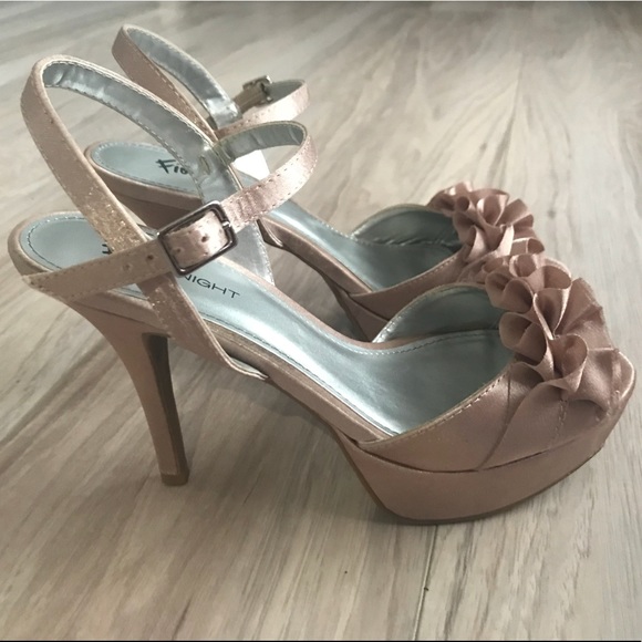 High Heels - Picture 1 of 4